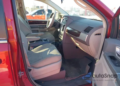 2009 Chrysler Town & Country Touring z USA, uszkodzony, nr VIN 2A8HR54179R640968